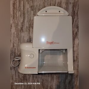 Electric Bagel Slicer